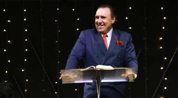 Arrestan a pastor evangélico por celebrar una homilía en Florida sin respetar confinamiento